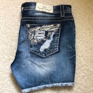 Miss Me EUC jean shorts. Size 32, mid-rise, easy fit.